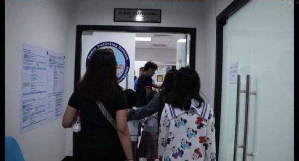 菲律宾国调局突袭！母亲竟让12岁女儿”直播卖色”，5名儿童获救-测试测试