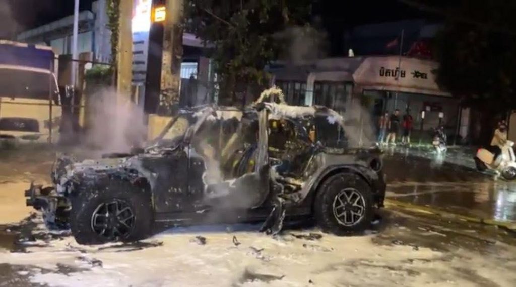 图片[3]-金边豪华Jeep自燃事故！烧成骨架无人员伤亡-测试测试