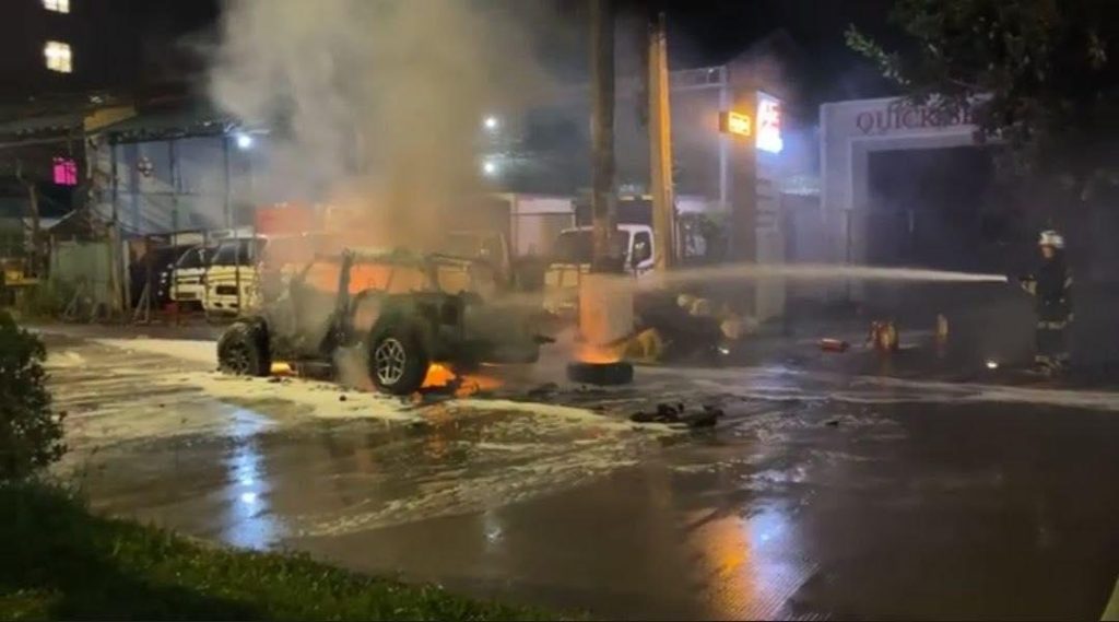 图片[4]-金边豪华Jeep自燃事故！烧成骨架无人员伤亡-测试测试