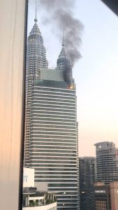 马来西亚双子塔旁边酒店今天着火了-测试测试