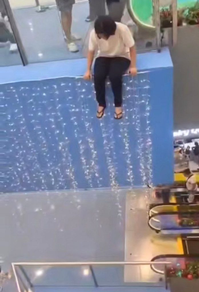 Moa商场 刚刚有小菲跳了-测试测试