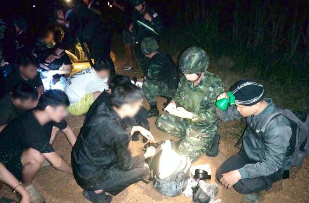 泰国军方”铁壁围剿”！14名中国偷渡客落网，13人无证件，金三角”非法通道”被斩断-测试测试