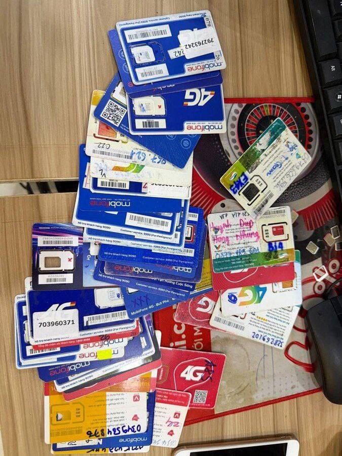 图片[3]-金边突袭28人网络诈骗团伙！27名越南籍”狗推”落网，缴获100部手机+39台显示器-测试测试