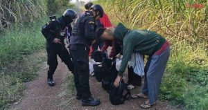 泰国人遭柬骗抛弃！徒步边境返国被擒-测试测试