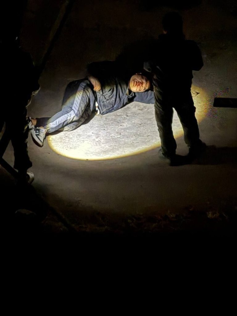 图片[2]-网友投稿 ：昨天晚上顺达园区几个knu的兵在茅草屋山庄喝酒。 一个中国人经过了一下就把中国人抓起来打。-测试测试