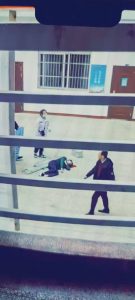 12月2日 陕西 省西安市。西安科技大学一宿舍突发大火,一名学生在浓烟烈焰中被迫 #跳楼 重重坠落楼下水泥地面,生死不明。目前消防已赶到现场救援,起火原因仍在调查中 #儿童 #坠楼 #火灾-测试测试