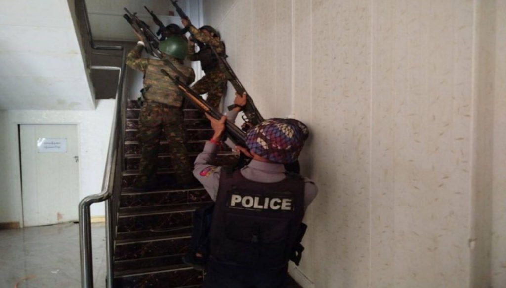 妙瓦底 #网友吐槽：傻逼老缅昨天突袭妙瓦底某园区，真的是一群傻逼，抓几个手无寸铁的狗推有必要搞这么夸张？-测试测试