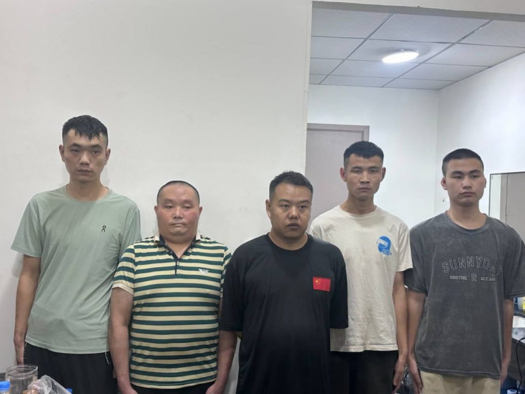 柬埔寨 #网友投稿 #金边 #骗招 金边8号园区三期，这五个人给高薪骗招过来的，由于不会打字明天就要转手买去其他给公司了-测试测试