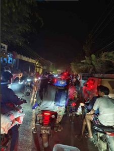 缅甸妙瓦底大逃亡！数千中国人连夜涌入，ZP人员11点还在撤，酒店挤爆！-测试测试