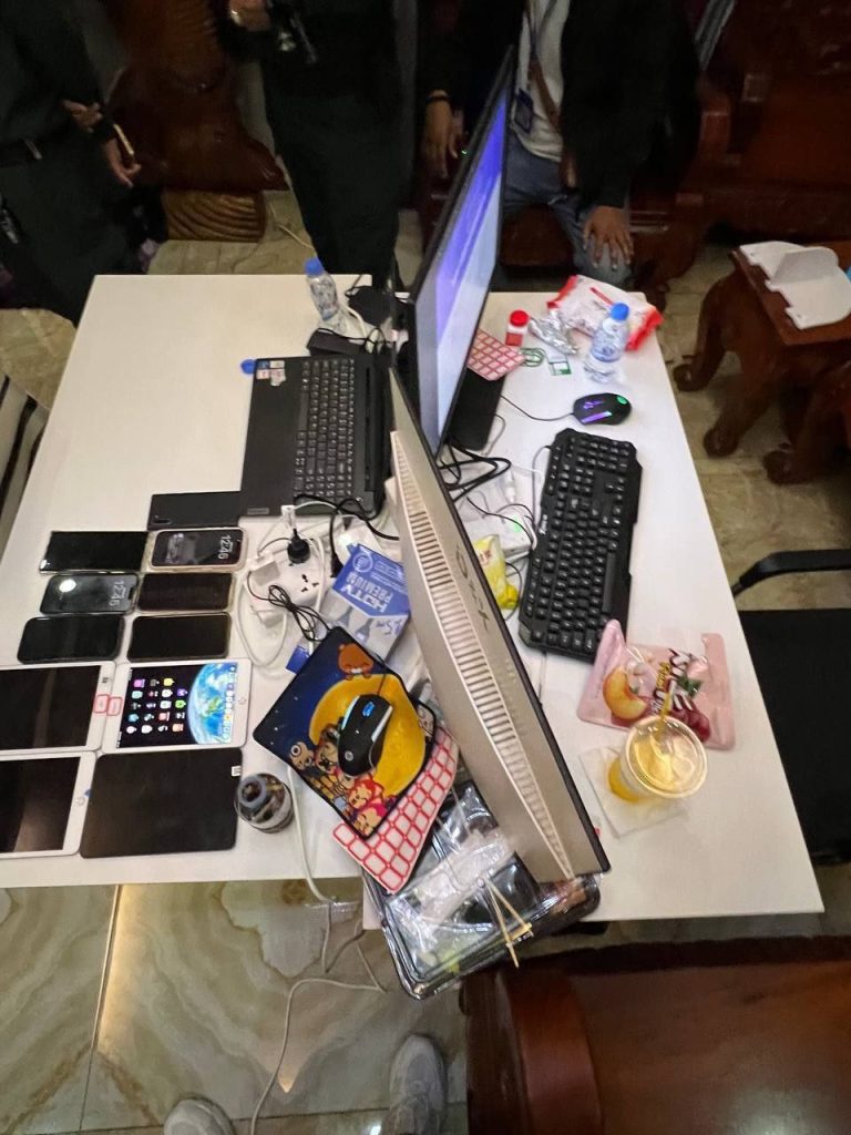 图片[2]-柬埔寨闪电战！9名韩籍诈骗犯落网，韩国税务印章造假，2女司机”载”钱逃？-测试测试