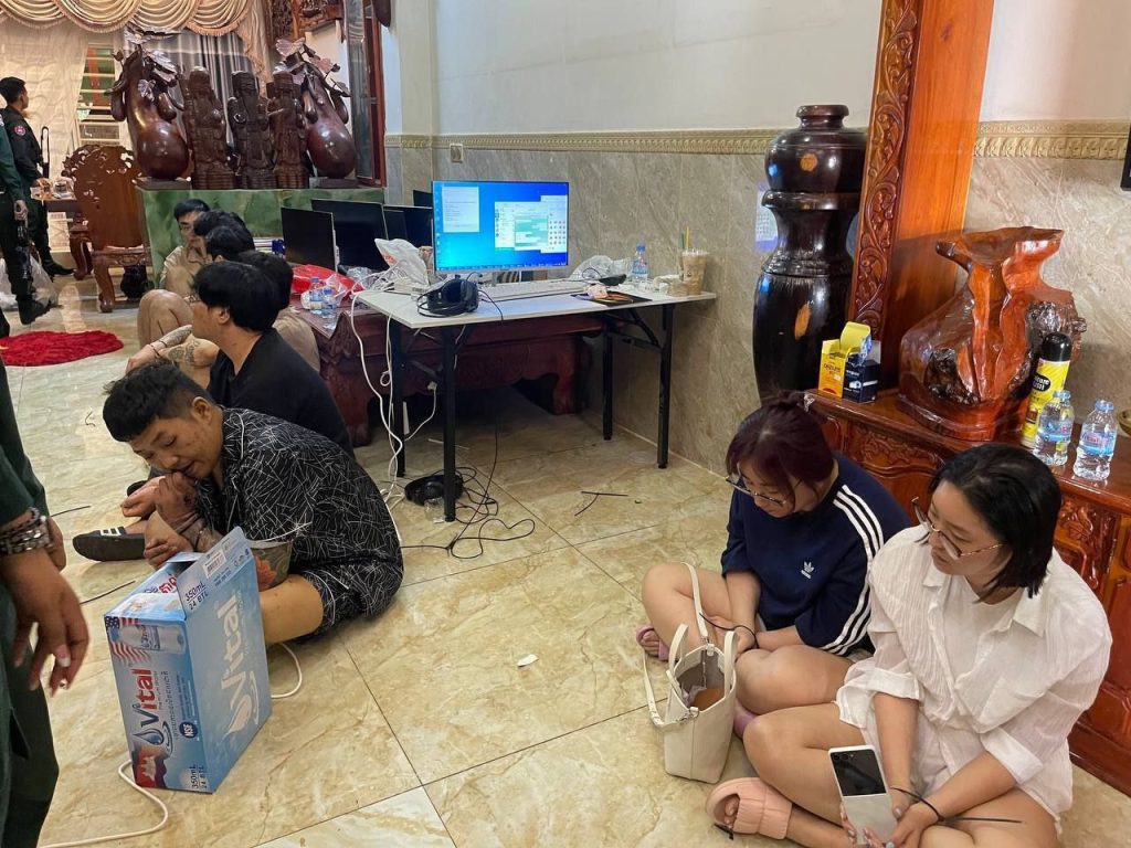 图片[3]-柬埔寨闪电战！9名韩籍诈骗犯落网，韩国税务印章造假，2女司机”载”钱逃？-测试测试