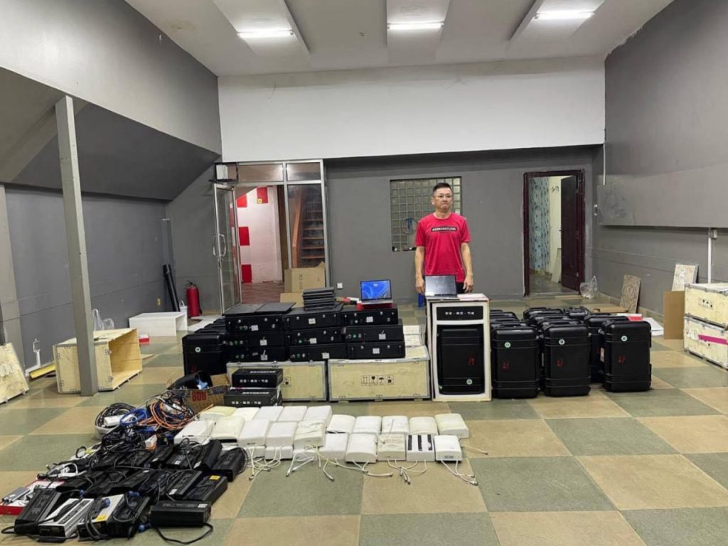 图片[3]-柬埔寨闪电战！伪基站团伙2025年12月4日被端，30台GSM设备+10台平板电脑全网曝光-测试测试