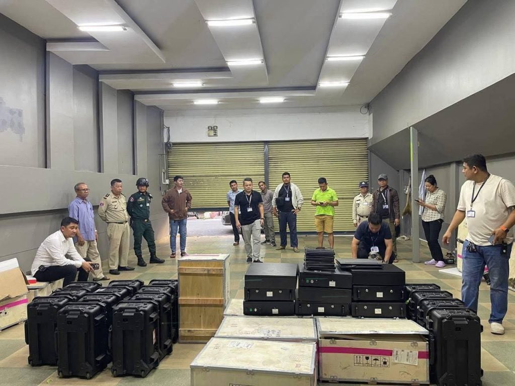 图片[2]-柬埔寨闪电战！伪基站团伙2025年12月4日被端，30台GSM设备+10台平板电脑全网曝光-测试测试