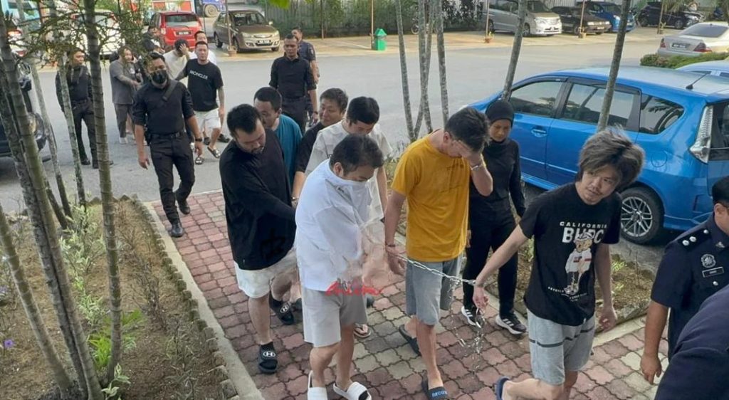 图片[2]-马来西亚法庭惊爆！18名中日籍嫌犯冒充日本警方骗钱，1800万日元血本无归，全员保释后案件延至明年2月！-测试测试