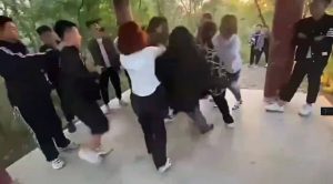 精神小妹山上约架🍉1v1演变成多人大乱斗-测试测试